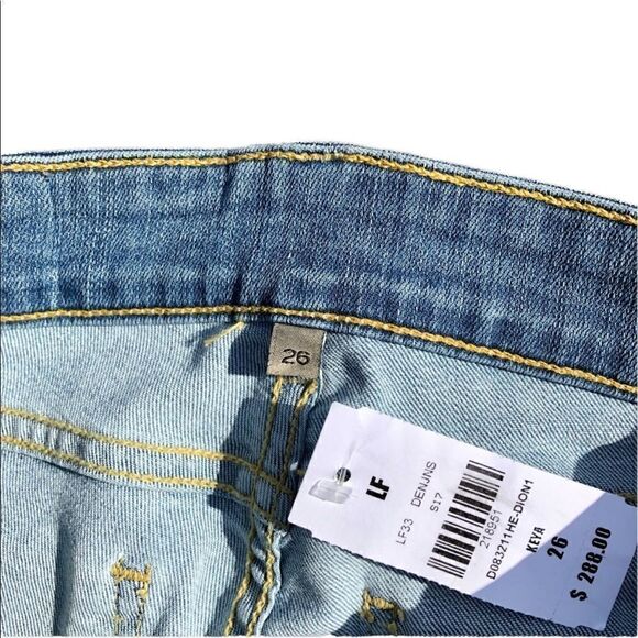 NWT CARMAR “Dion” Skinny Mid-Rise Light Wash Jeans W/ Claps Embellishment - Picture 6 of 6